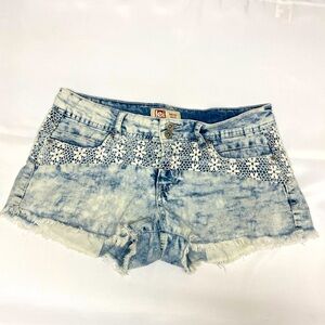 Lei Ashley - Women’s size 7 (Jr) Low Rise Shorts Acid Wash Denim Crochet Lace